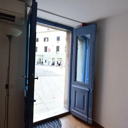 Bea With Free Bike And Bike Storage