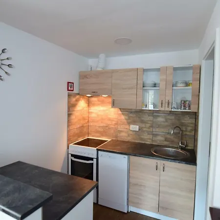 Bea With Free Bike And Bike Storage