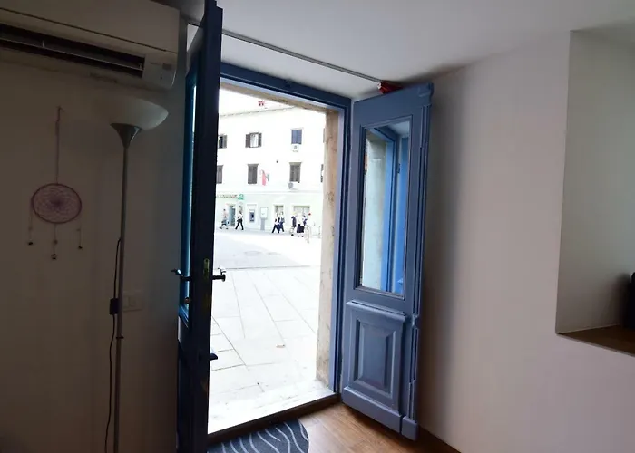 Bea With Free Bike And Bike Storage